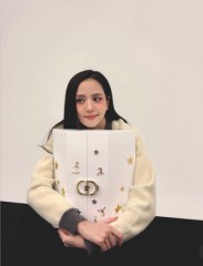 Holiday beauty goes bold