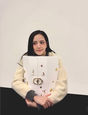 Holiday beauty goes bold