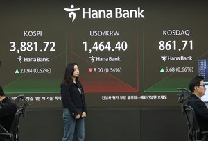 Seoul shares open higher amid rate-cut hopes