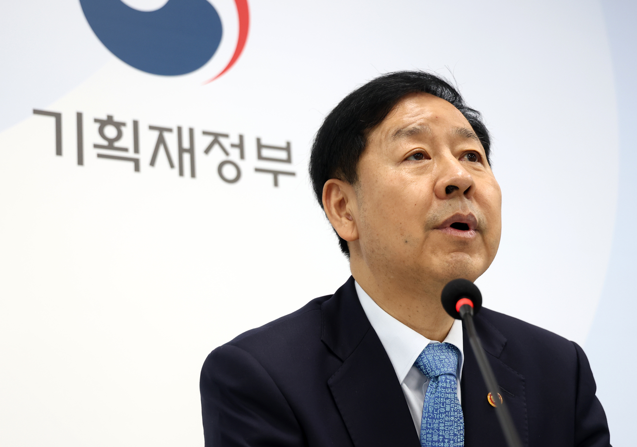 Finance Minister Koo Yun-cheol speaks to the press at the government complex in Sejong on Wednesday. (Yonhap)