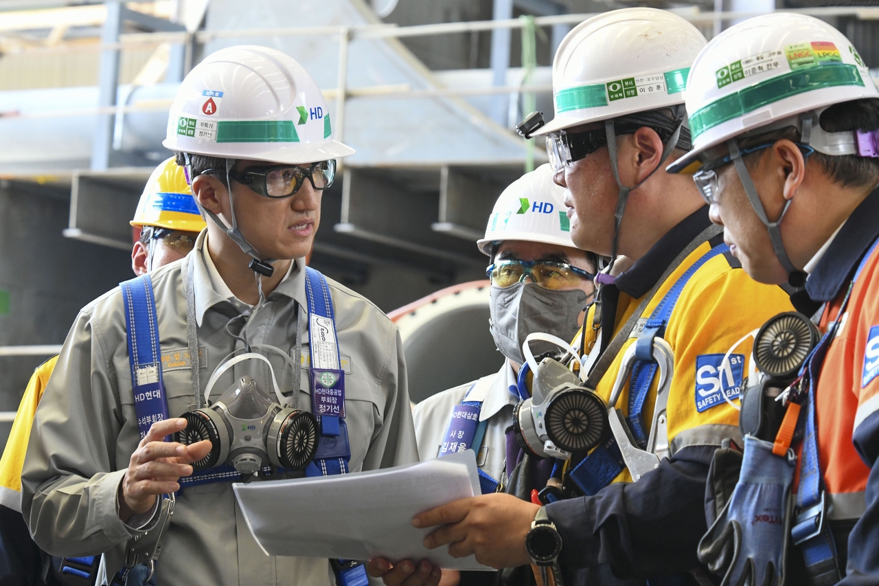 HD Hyundai Chairman Chung Ki-sun (left) inspects safety measures at HD Hyundai Samho shipyard in Yeongam, South Jeolla Province, on Sept. 4. (HD Hyundai)