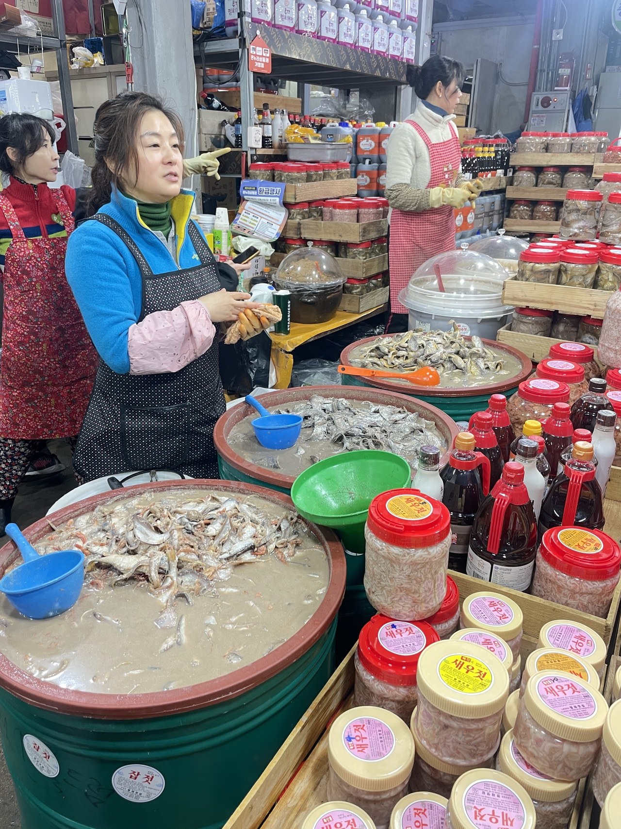 Local vendor Kim Jin-hyeon (center), who runs a jeotgal shop with her mother (Hong Yoo/The Korea Herald)