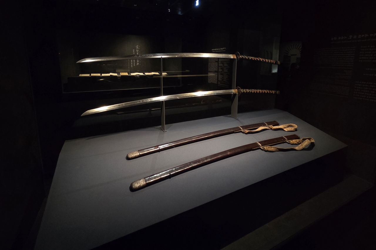 "Swords of Admiral Yi Sun-sin," on view as part of the exhibition "The Great Admiral Yi Sun-sin" at the National Museum of Korea (Park Yuna/The Korea Herald)