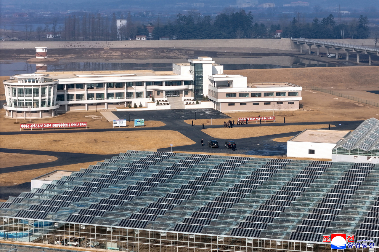 This photo, carried by North Korea's official Korean Central News Agency on Thursday, shows the construction site of a greenhouse farm in the northwestern city of Sinuiju the previous day as the North's leader Kim Jong-un visited the site, whose construction is nearing completion. (Yonhap)