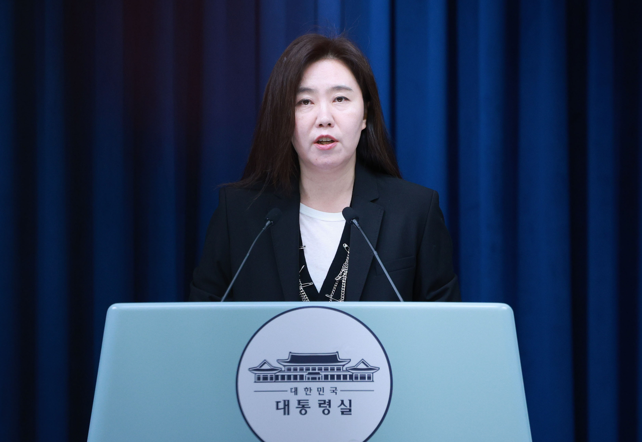 강유정 대변인이 26일 용산 대통령실에서 사법 현안 관련 브리핑을 하고 있다. [연합]