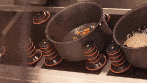 A video shows how a robot prepares various dishes at Camp Walker, home of the 19th Expeditionary Sustainment Command in Nam-gu, Daegu. (Facebook)