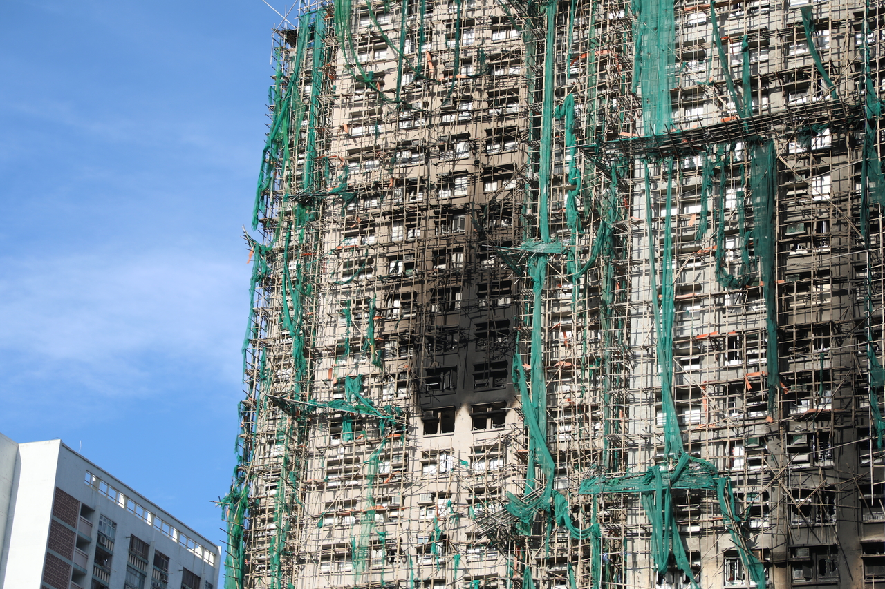 홍콩 아파트 화재참사 128명 사망·200명 실종…당국, 부패 조사 착수 - 헤럴드경제