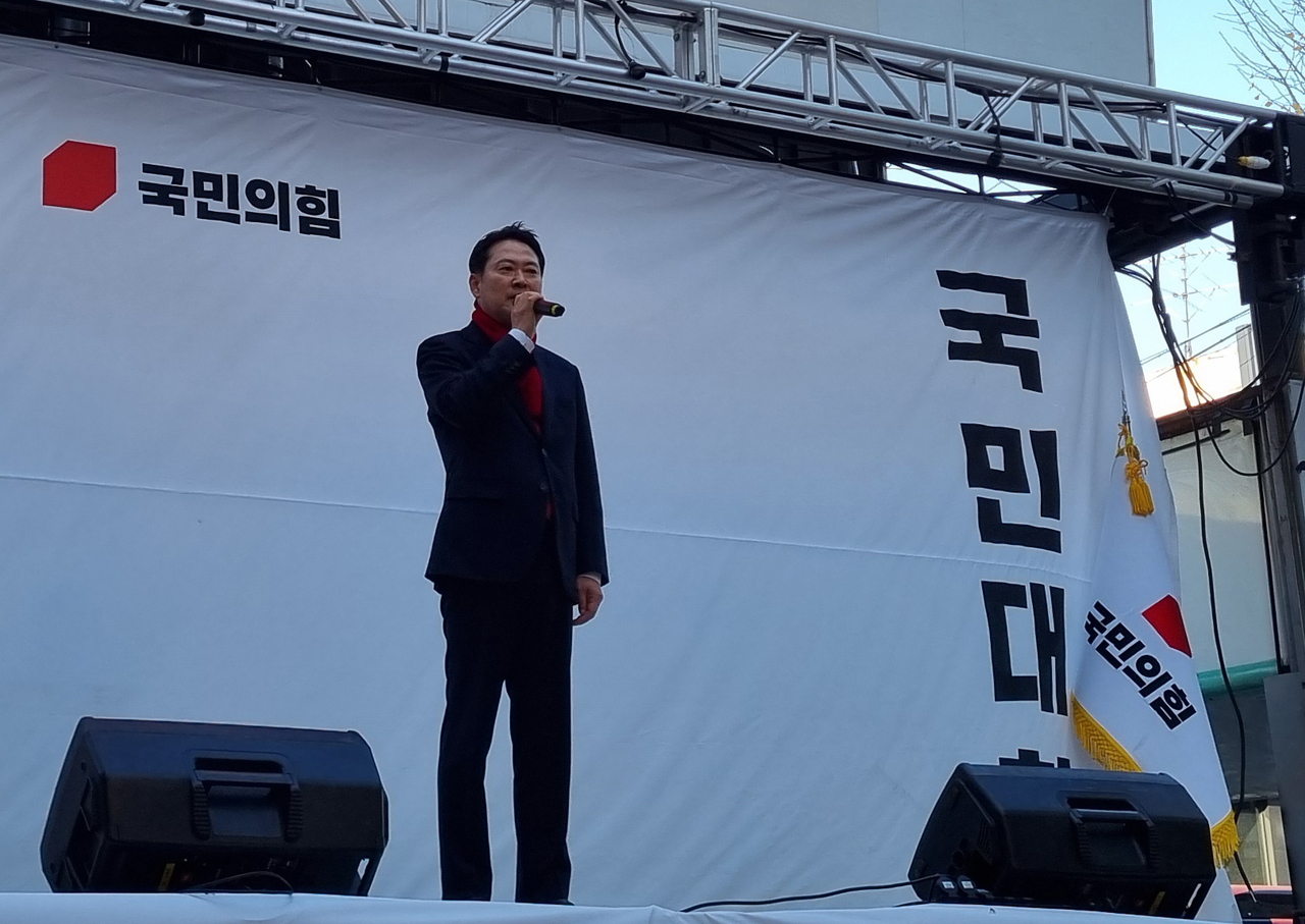 장동혁 국민의힘 대표가 29일 오후 대전 중구 으능정이 거리에서 열린 ‘국민의힘 민생회복 법치수호 국민대회’에 참석해 발언하고 있다. [연합]