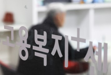 국내 1인 가구 36% 첫 돌파…노인 1000만명 진입, 초고령사회 확정적