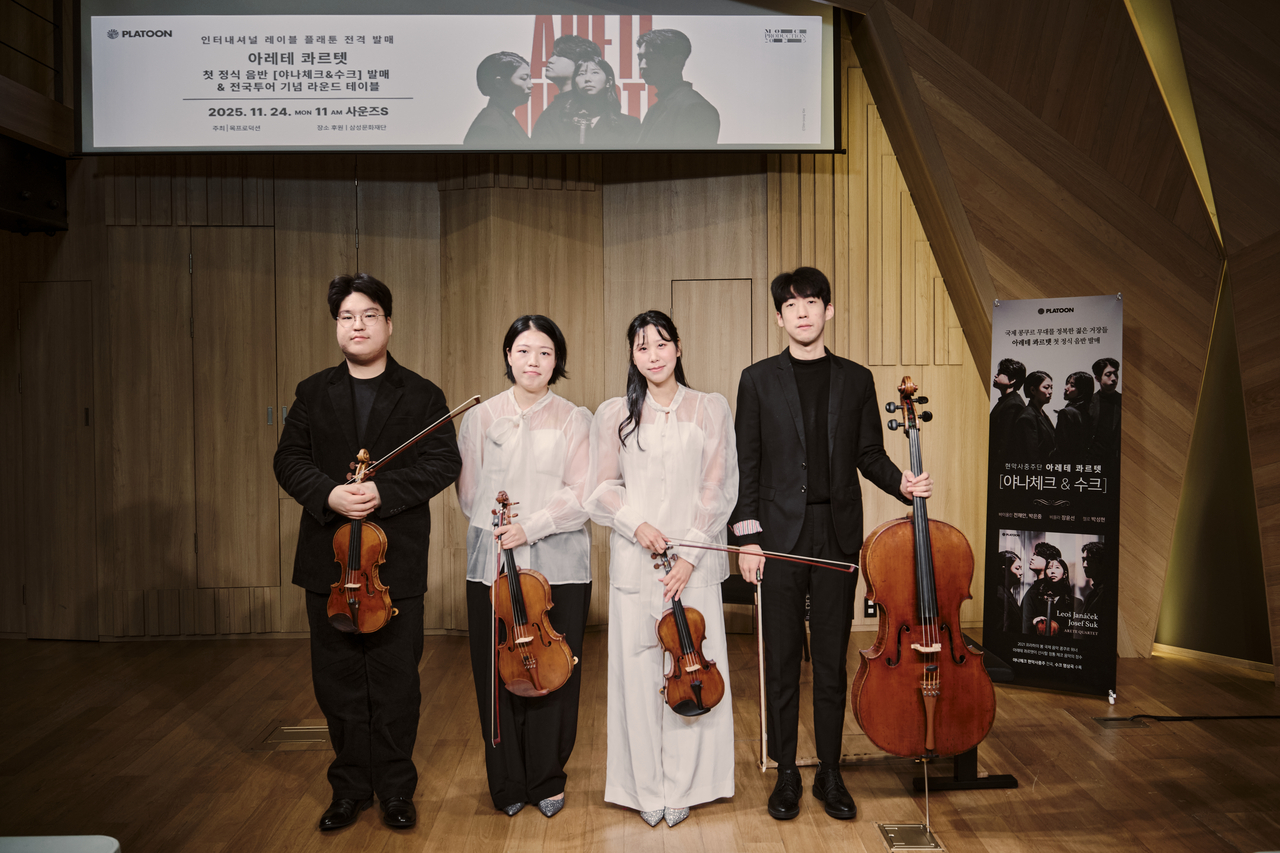 From left: The members of Arete Quartet, violinist Park Eun-joong, violist Jang Yoon-sun, violinist Jeon Chae-ann and cellist Park Seong-hyeon, pose for photos during a press conference on Nov. 24 at Sounds S in Hannam-dong, Yongsan-gu, Seoul. (Moc Production)