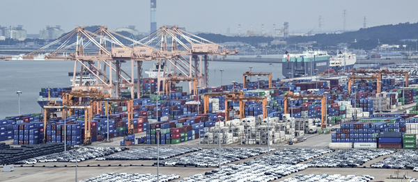 The photo shows Pyeongtaek Port in Gyeonggi Province on the morning of the July, 31. (Herald)