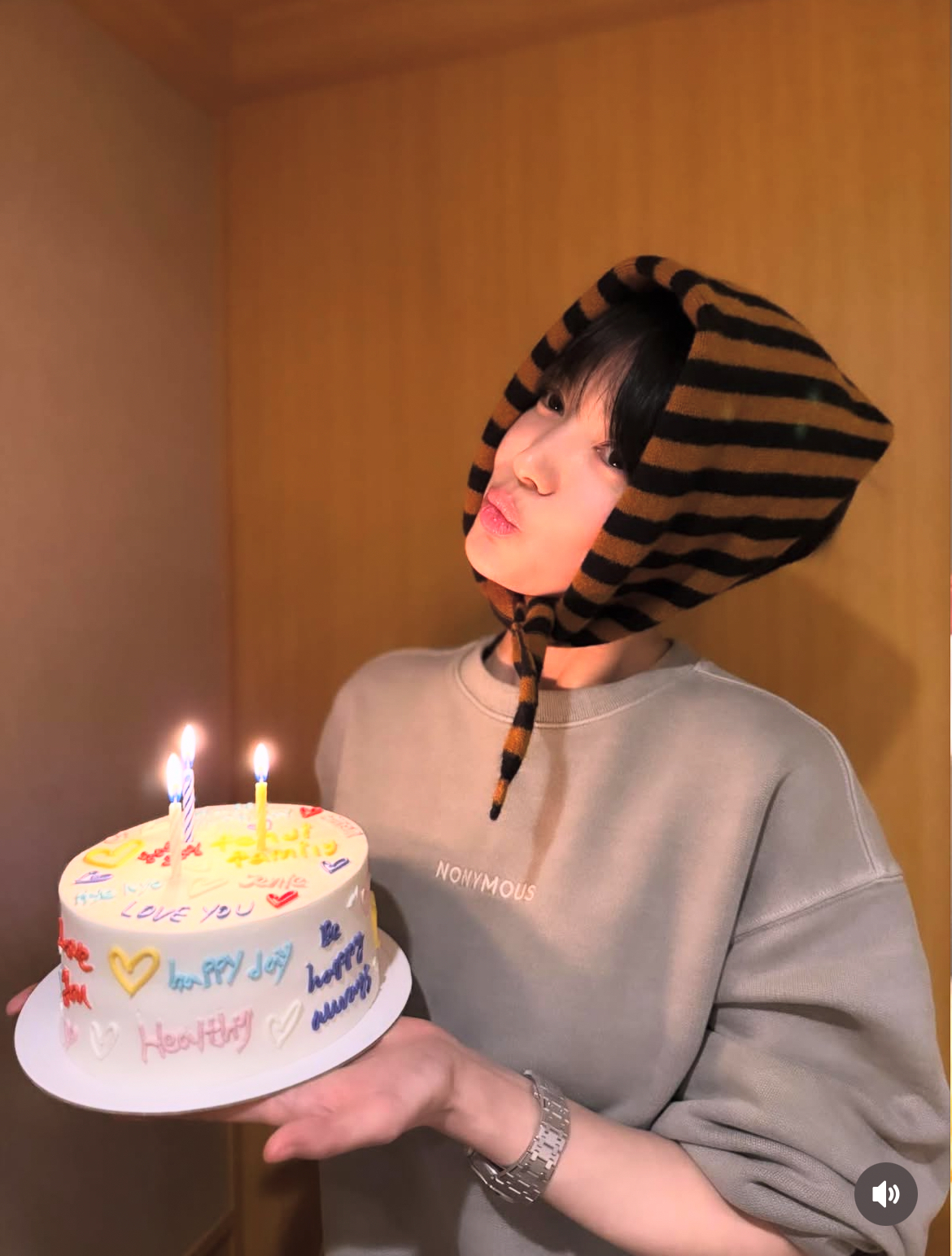 Actor Song Hye-kyo wearing a babushka scarf (Instagram)