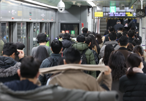 Seoul Metro unions begin 'work-to-rule' protest over wage hike