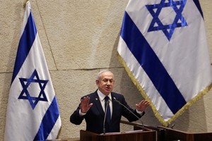 Netanyahu seeks pardon in yearslong corruption trial