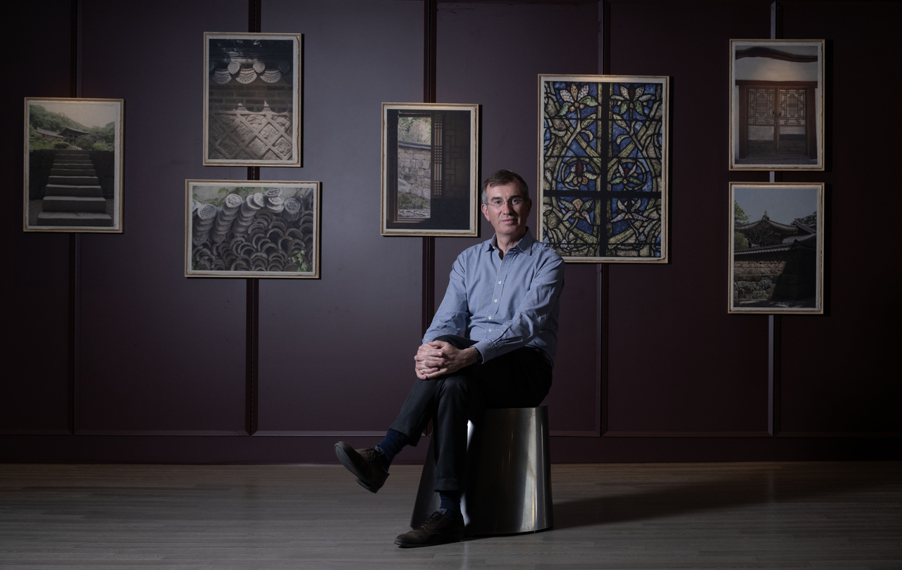 Xavier Salmon, director of the Department of Drawings and Prints at the Louvre Museum, poses for a photo on Nov. 20 at the exhibition “Spirit of Korea, Spirit of Paris: The Curator’s Eye,” held at the Art Cube 2R2 Gallery in Seoul. (Im Se-jun/The Korea Herald)