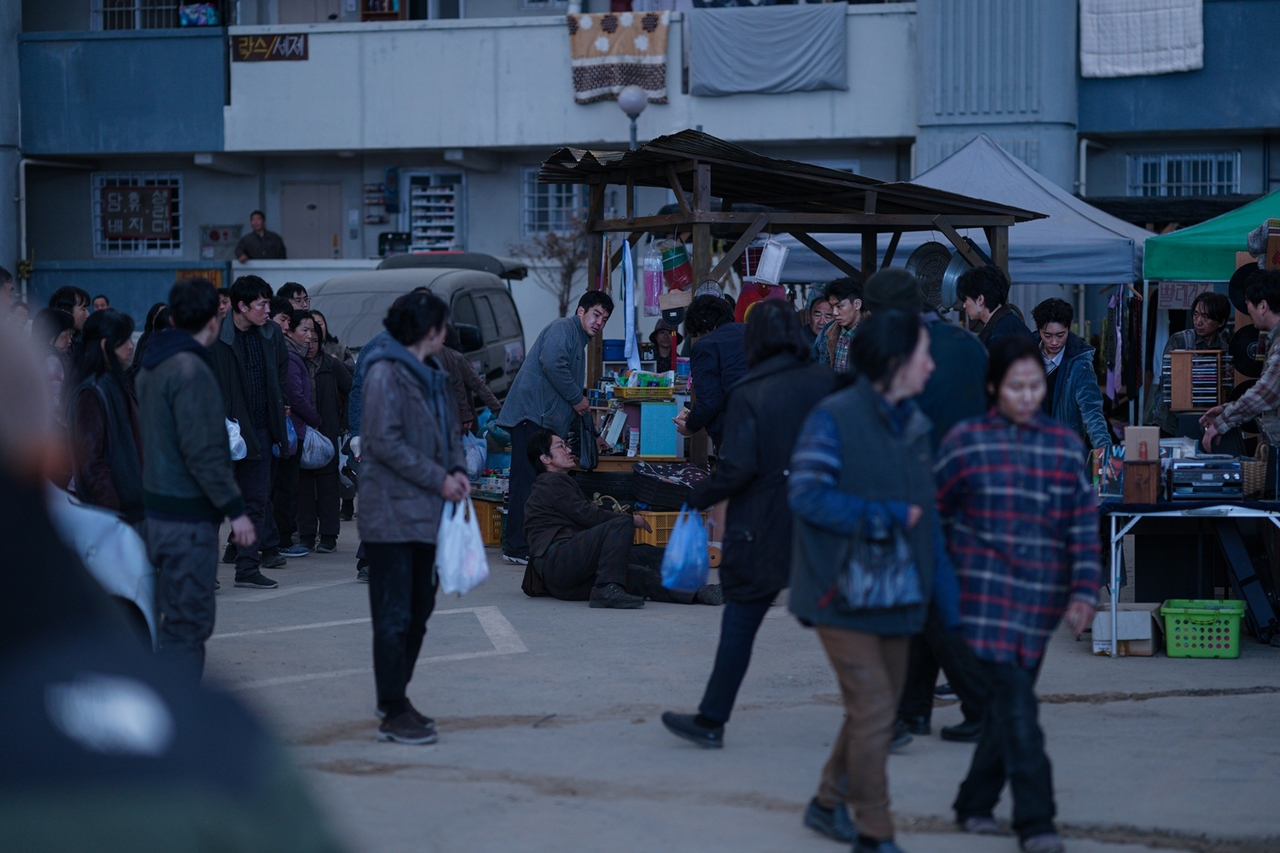 A scene from "Concrete Market" (Lotte Entertainment)