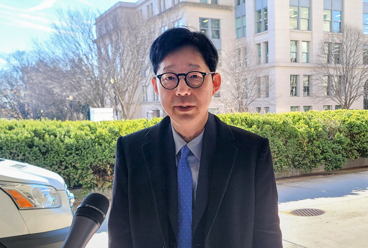 First Vice Foreign Minister Park Yun-ju briefs reporters after holding talks with U.S  Deputy Secretary of State Christopher Landau at the U.S Department of State in Washington, D.C., on Monday (local time), where they discussed ways to implement the fact sheet. (Yonhap)