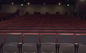 “텅텅 비었다” 1700억 쏟았는데 ‘흥행 참패’…결국 파산에 ‘시계’까지 내놨다