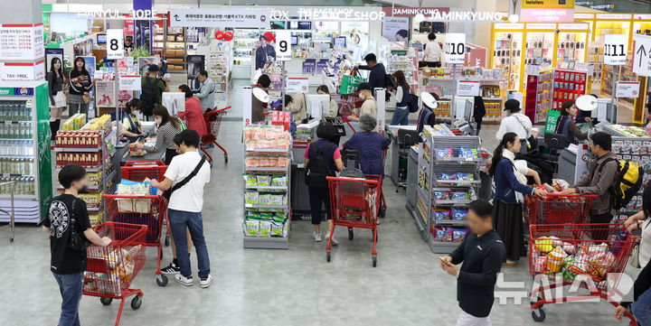 This photo shows a supermarket in Seoul on October, 16. (NEWSIS)