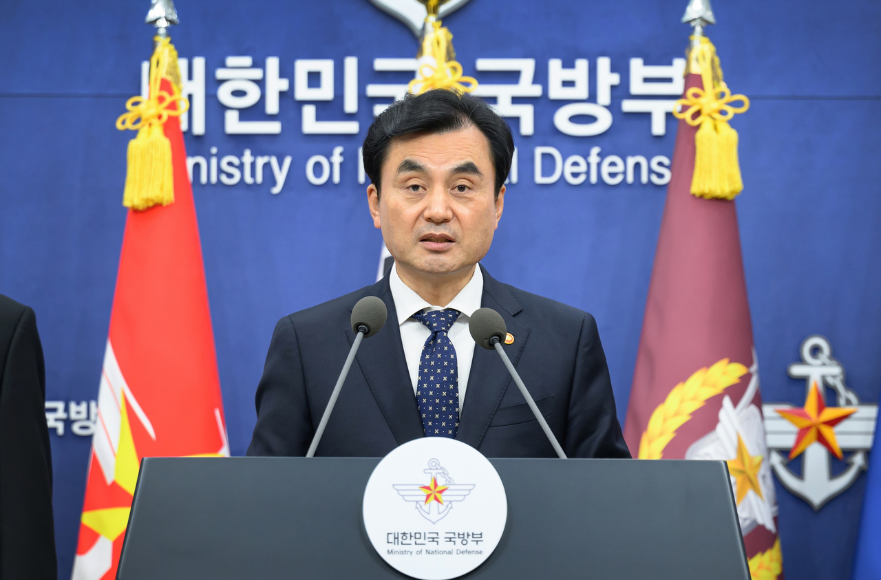 South Korean Defense Minister Ahn Gyu-back briefs the public on the results of the 57th Security Consultative Meeting after talks with US Defense Secretary Pete Hegseth, in this file photo provided by the defense ministry on Nov. 14. (Yonhap)