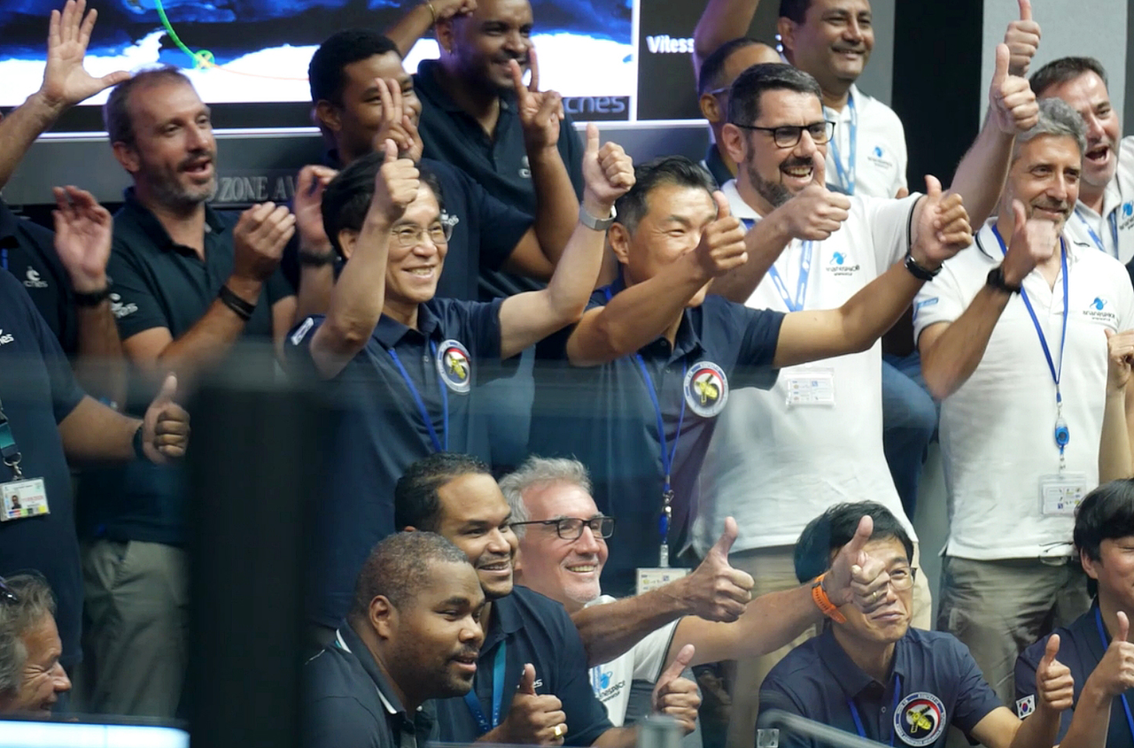 Researchers from the Korea Aerospace Research Institute and staff at the Guiana Space Center cheer after the successful launch of the Arianespace Vega-C rocket carrying the Arirang-7 satellite at the Kourou Space Center in French Guiana on Tuesday. (Yonhap)