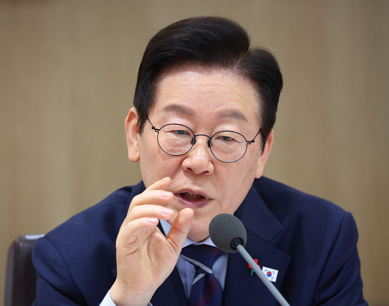 President Lee Jae Myung presides over a Cabinet meeting at his office in Seoul on Tuesday. (Yonhap)