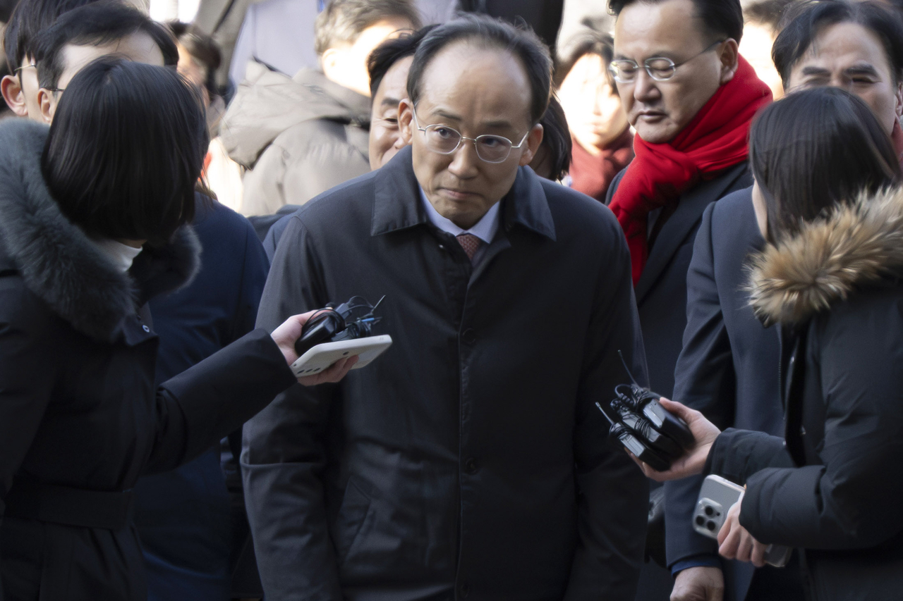 People Power Party Rep. Choo Kyung-ho appears at a Seoul court Tuesday to attend a hearing on his potential arrest over his alleged role in former President Yoon Suk Yeol's failed imposition of martial law. (Yonhap)