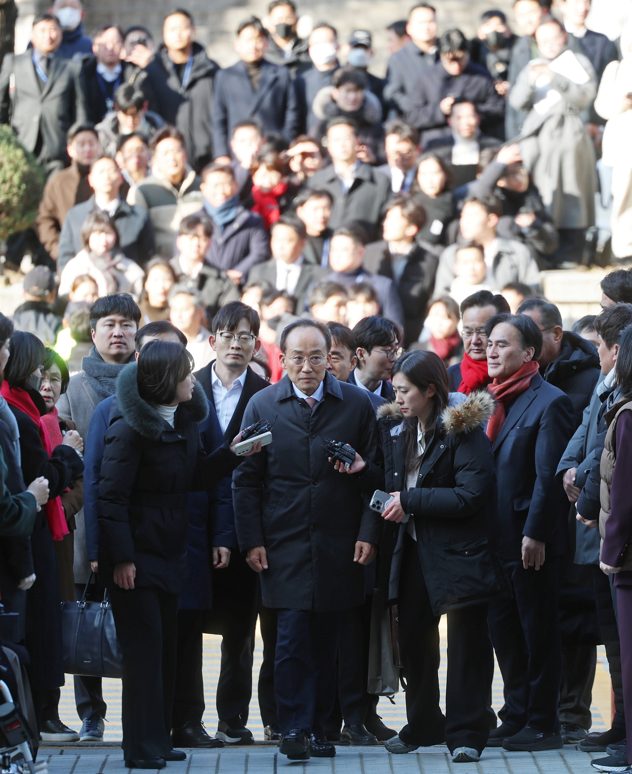 People Power Party Rep. Choo Kyung-ho appears at a Seoul court Tuesday to attend a hearing on his potential arrest over his alleged role in former President Yoon Suk Yeol's failed imposition of martial law. (Yonhap)