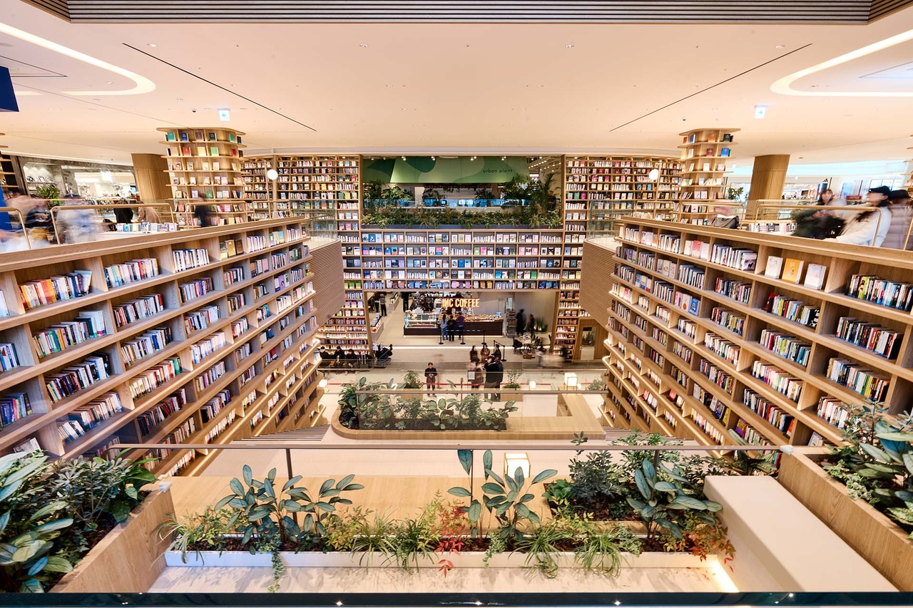 스타필드 빌리지 운정 1층과 2층 ‘북스테어’와 ‘센트럴 파드’ 일대.