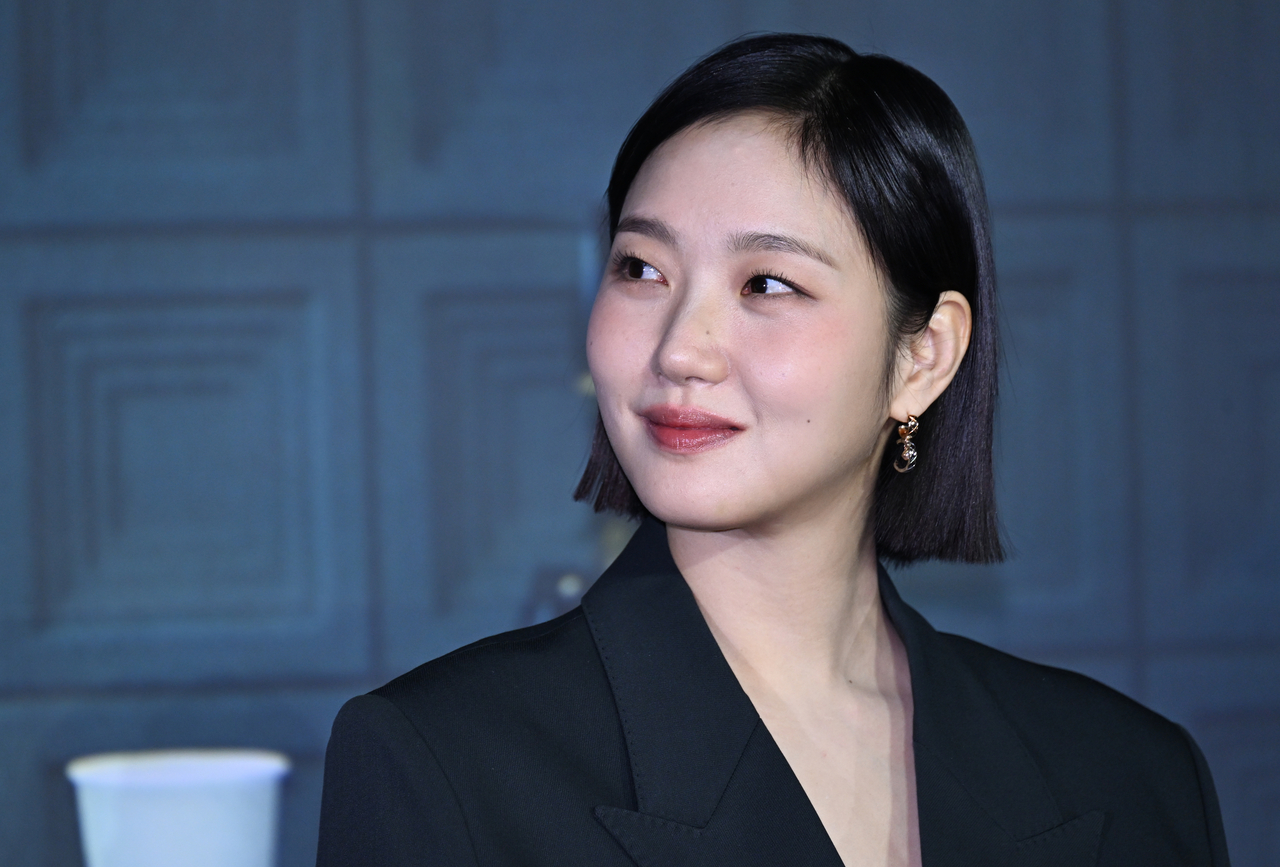 [헤럴드POP=윤병찬 기자] 넷플리스 시리드 ‘자백의대가’ 언론시사회 및 기자간담회가 3일 오후 서울 CGV아이파크몰에서 열렸다. 이자리에는 이정효 감독, 전도연, 김고은, 박해수 배우가 기자간담회에 참석했다.