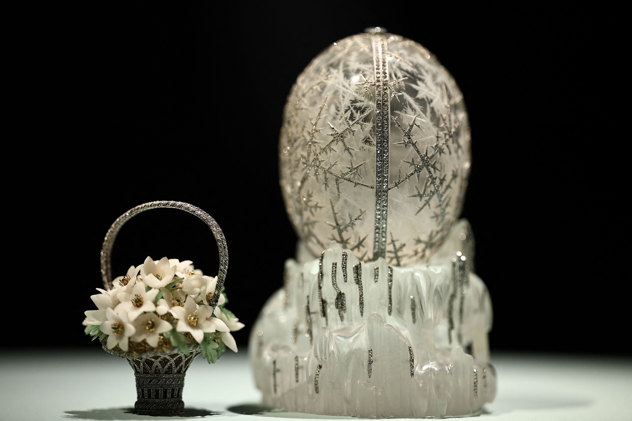 "The Winter Egg" by Faberge is displayed during a media preview by auction house Christie's, in London, Nov. 27.    (AFP-Yonhap)