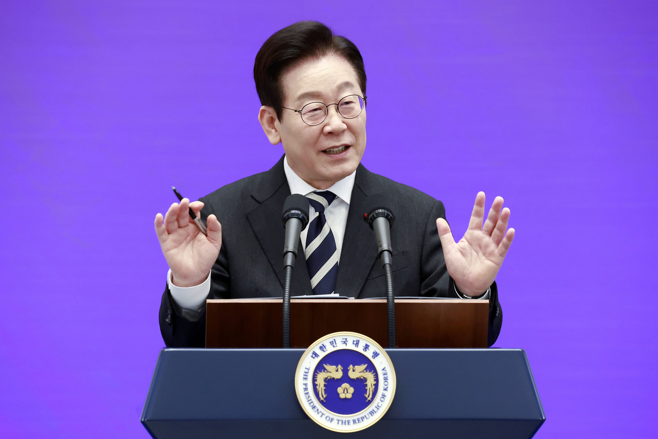 President Lee Jae Myung speaks during a press conference with foreign media at the former presidential office of Cheong Wa Dae in Seoul on Wednesday. (Joint Press Corps via Yonhap)