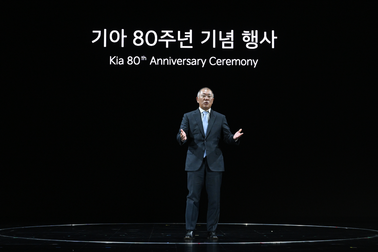 Hyundai Motor Group Executive Chair Chung Euisun speaks during Kia’s 80th anniversary event held in Yongin, Gyeonggi Province on Friday. (Kia)