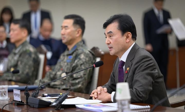 Defense Minister Ahn Gyu-back speaks during a meeting of key military commanders at the Defense Ministry’s main conference room in Yongsan-gu, Seoul, Wednesday. (Courtesy of the Ministry of National Defense)