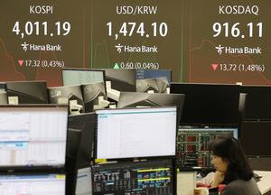 Seoul shares open tad lower on profit-taking