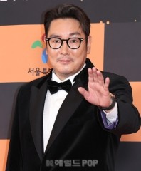 “떼강도 짓담벼락에 불 질러”…조진웅 동창생 댓글 ‘파묘’