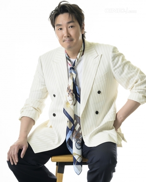 Korean entertainment reels from year-end scandals involving Cho Jin-woong, Park Na-rae and Jo Se-ho