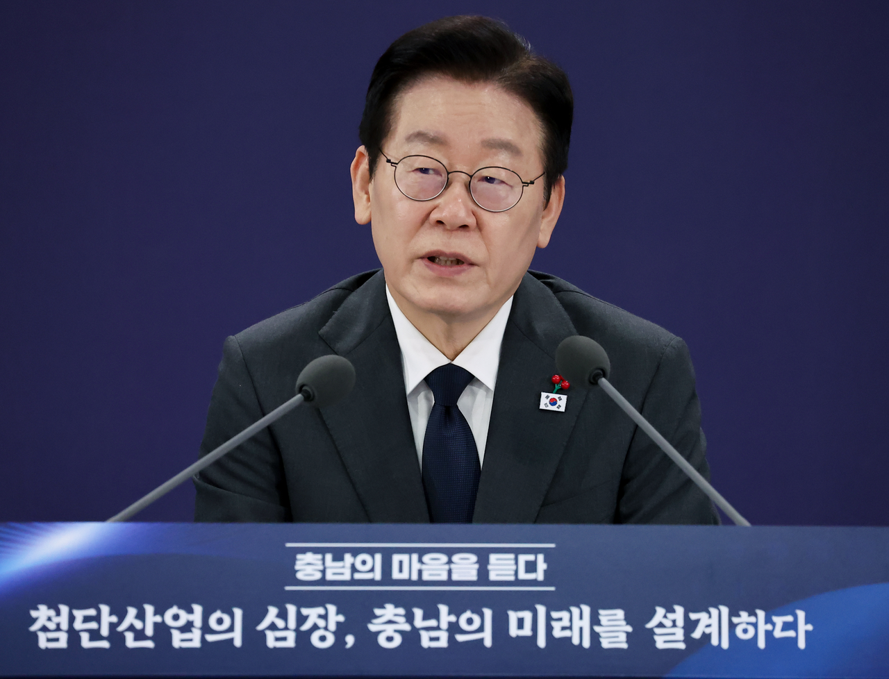 President Lee Jae Myung speaks during a town hall meeting held in the central city of Cheonan on Friday. (Yonhap)
