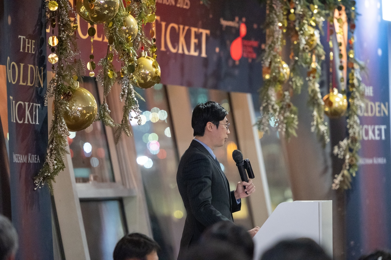 Singapore’s Ambassador to Korea Wong Kai Jiun delivers his address at SingCham Korea’s 2025 year‑end gala on Friday at the Floating Island in Seoul. (Singapore Chamber of Commerce in Korea)