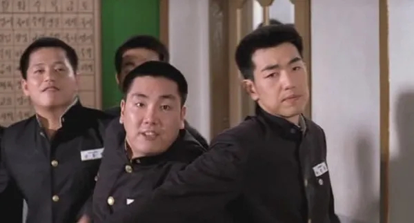 Cho Jin-woong (center) stars in "Once Upon a Time in High School" (Sidus/CJ ENM)