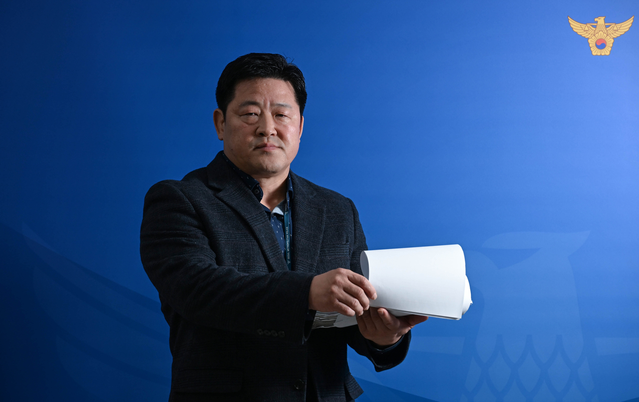 김장수 서울경찰청 중요미제장기실종 수사팀장이 서울 종암경찰서에서 헤럴드경제와 인터뷰에 앞서 포즈를 취하고 있다. 이상섭 기자