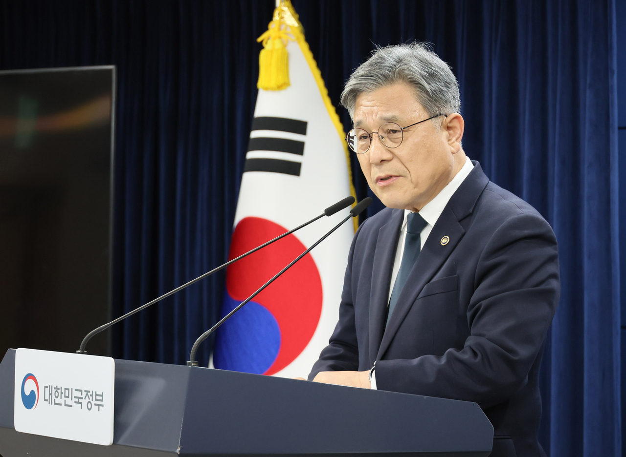Huh Min, administrator of the Korea Heritage Service, speaks during a press briefing on preparations for the UNESCO World Heritage Committee session in Busan, slated for July 2026, at the Government Complex-Seoul on Wednesday. (Yonhap)