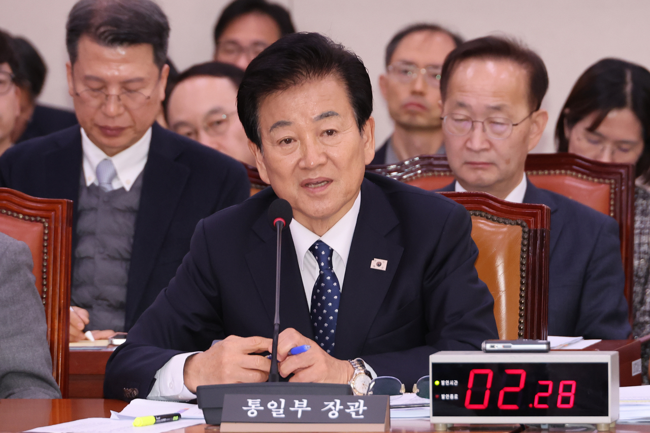 Unification Minister Chung Dong-young answers a question during a session of the National Assembly's Foreign Affairs and Unification Committee on Nov. 28, at the Assembly in western Seoul. (Yonhap)