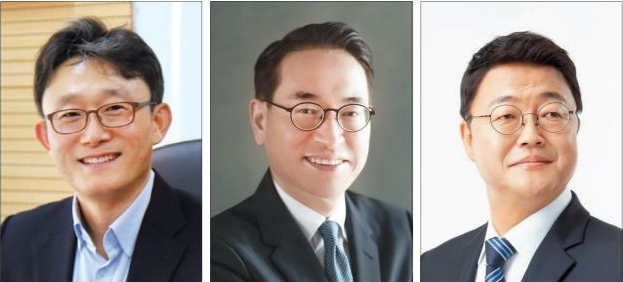 KT CEO nominees (from left): Park Yoon-young, KT executive; Hong Won-pyo, former Samsung SDS CEO; and Joo Hyung-chul, former presidential economic advisor (Yonhap)