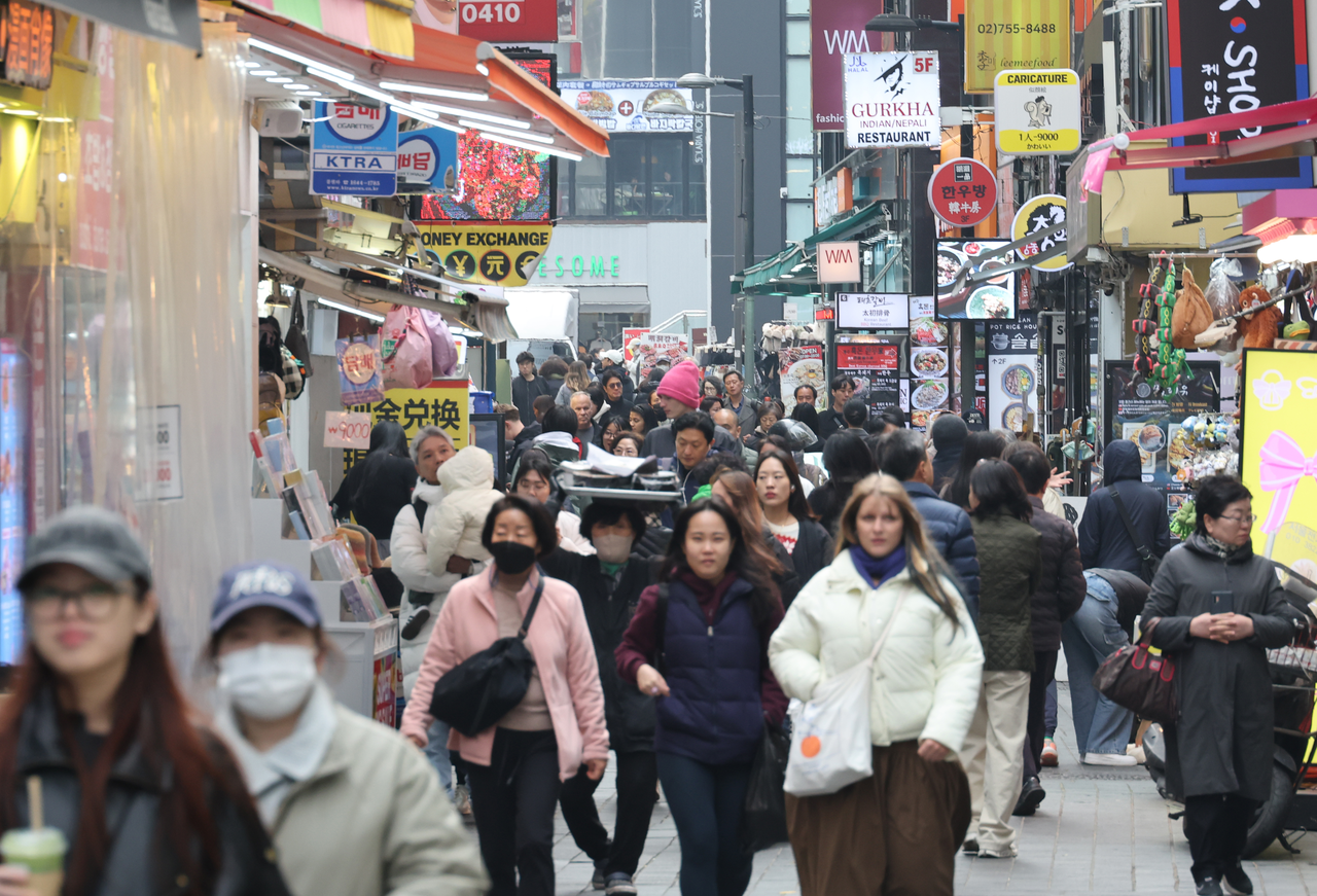 Myeongdong Street in central Seoul, a popular shopping district, is bustling with people in this Nov. 25, file photo. (Yonhap)