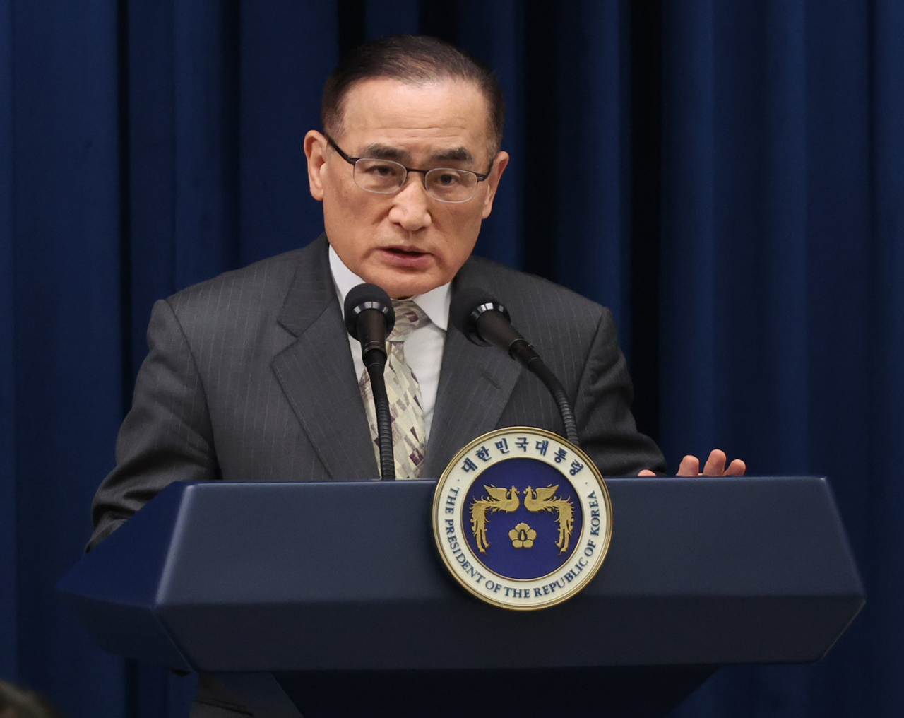 This photo shows National Security Adviser Wi Sung-lac speaking during a press conference at the presidential office in Seoul on Nov. 14. (Yonhap)