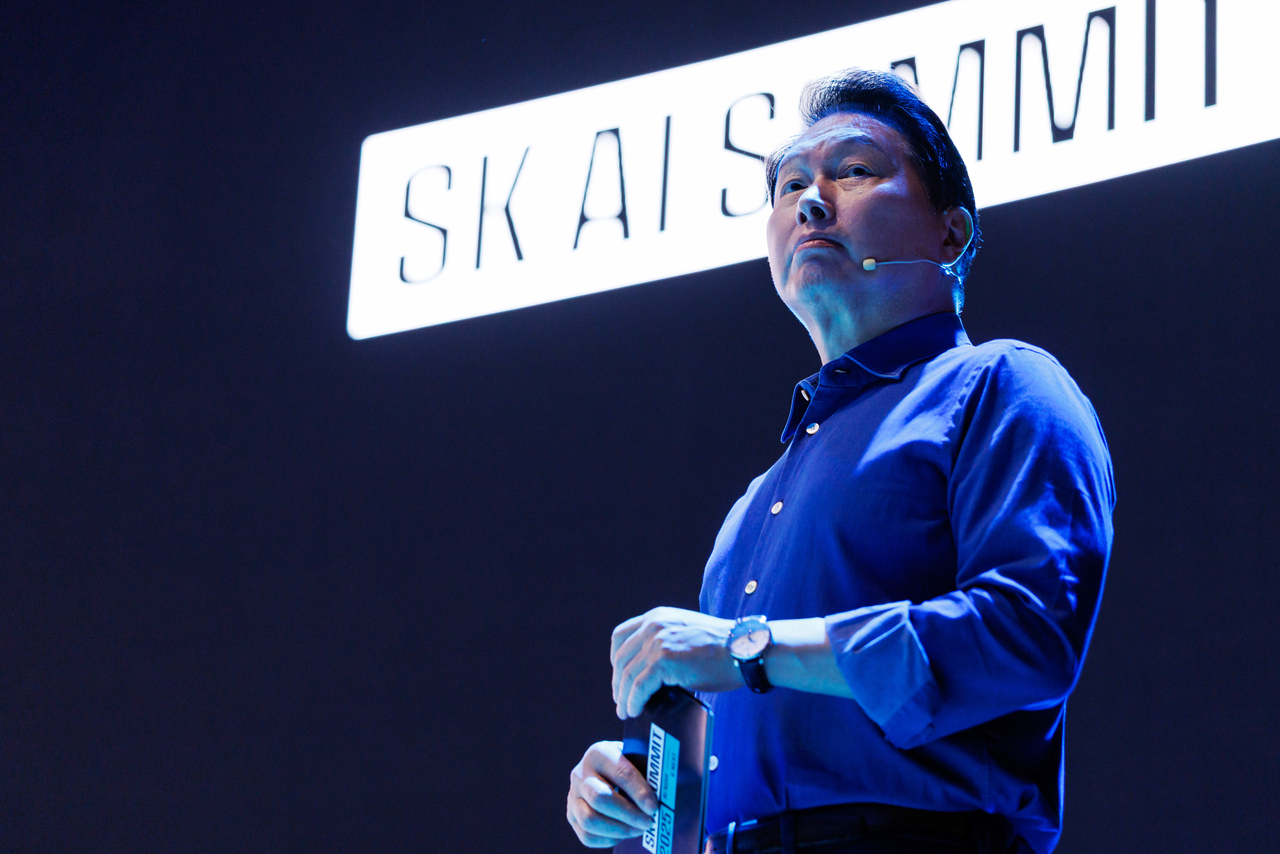 SK Group Chair Chey Tae-won speaks at the SK AI Summit in Seoul on Nov. 3. (Bloomberg)