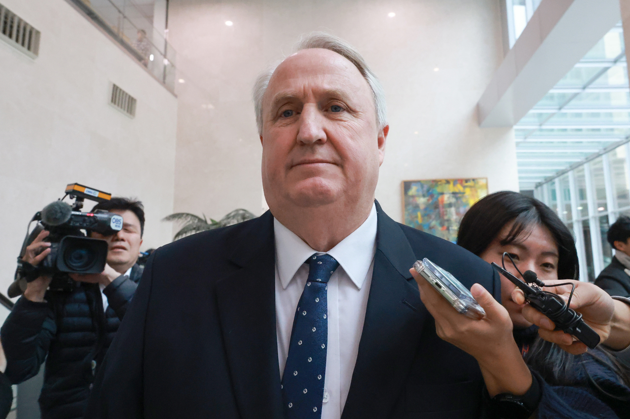 Rep. Yohan Ihn of the People Power Party exits the National Assembly building after a press conference to announce his resignation from the National Assembly on Wednesday. (Yonhap)
