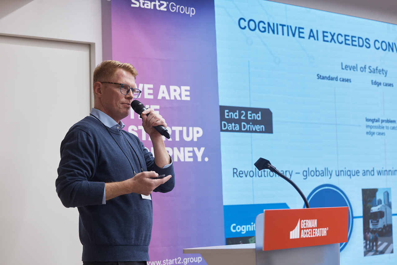 Andreas Dirring of CogniBIT introduces his company at the German-Korean Startup Night in Seoul on Wednesday. (hagyeongstudio.kr)
