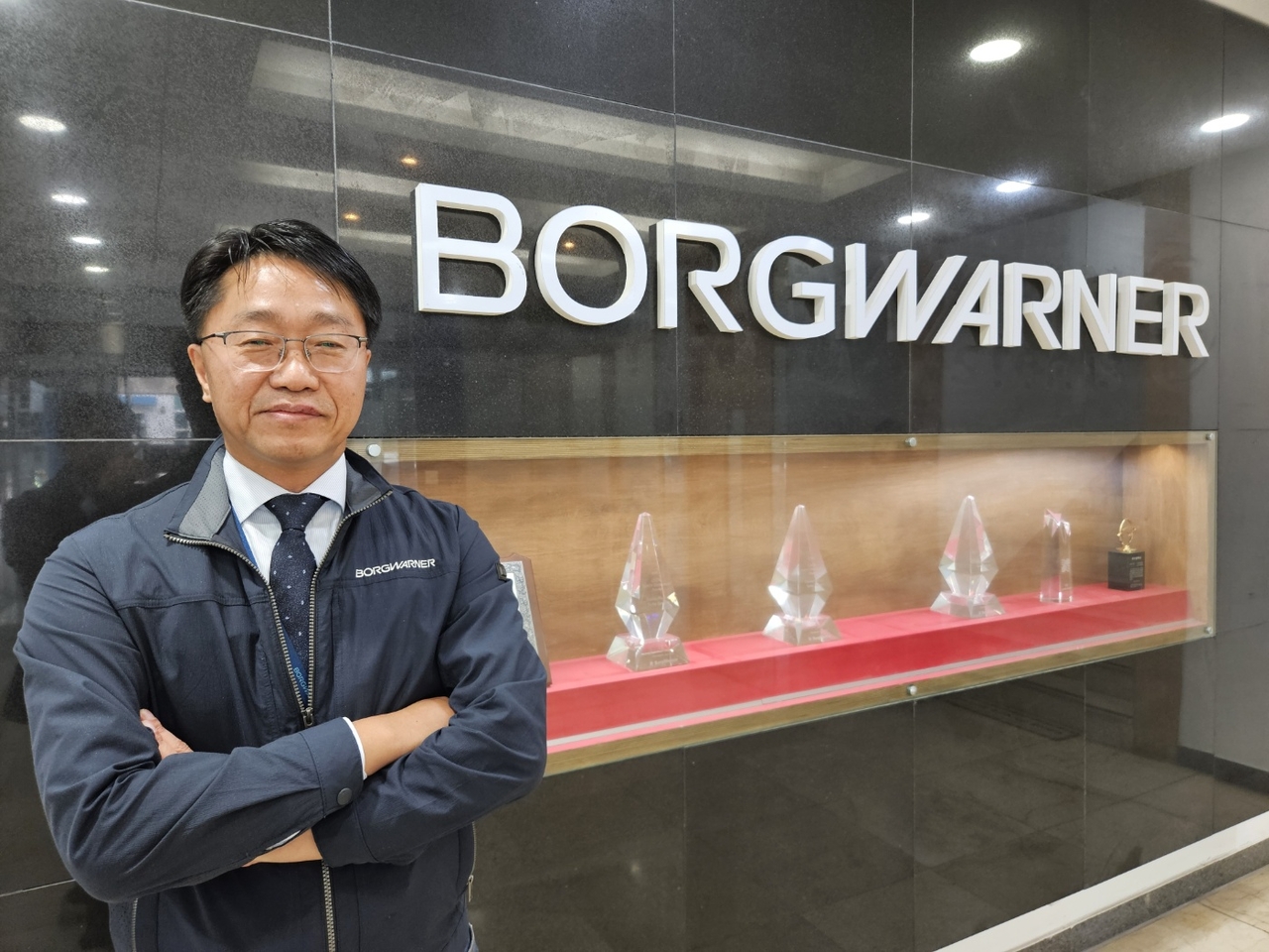 Park Kui-seon, general manager of BorgWarner Korea’s turbo, emissions and thermal plants in Pyeongtaek, Gyeonggi Province, and Chungju, North Chungcheong Province, poses for a phote before an interview with The Korea Herald at the Pyeongtaek plant on Oct. 21. (BorgWarner Korea)